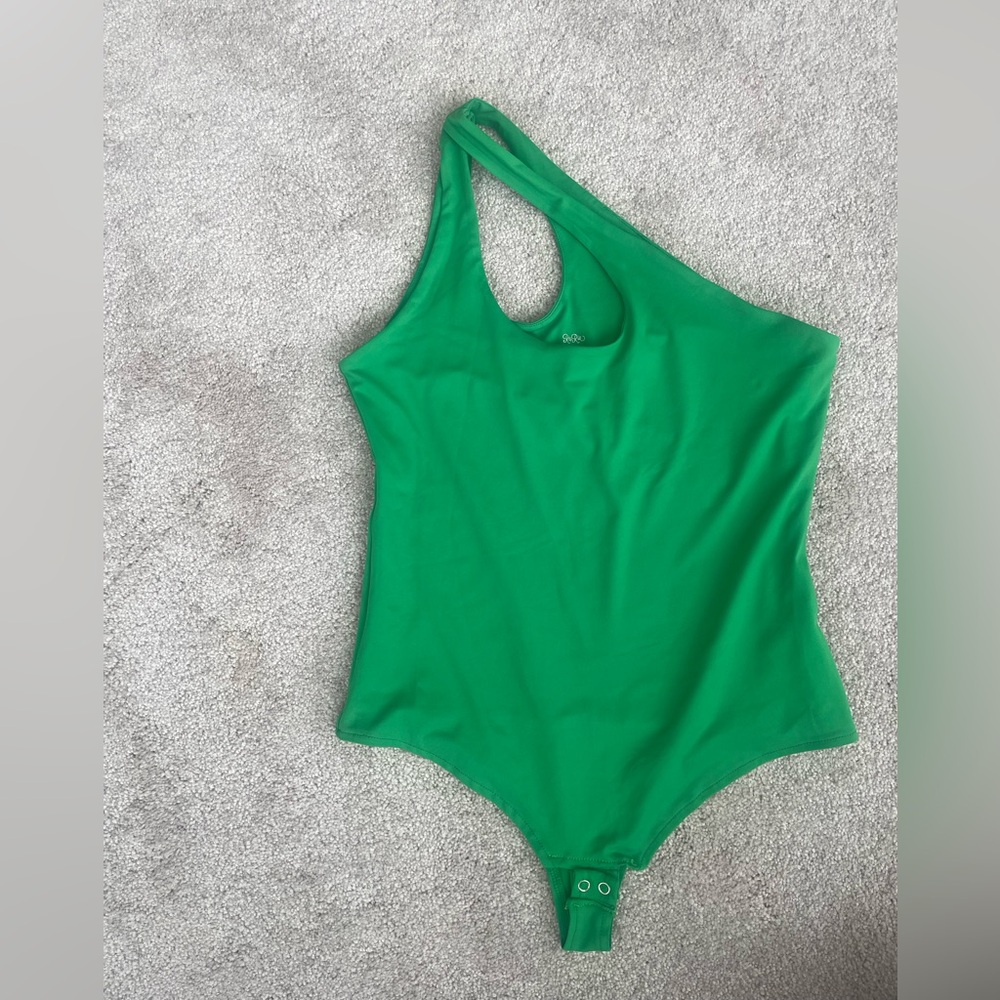 ReoRia Green One-Shoulder Bodysuit